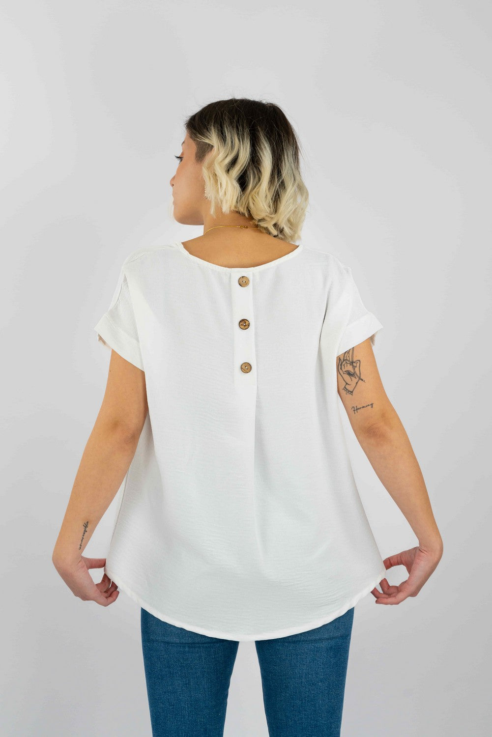 Blusa Con Aplicación Botones En Espalda