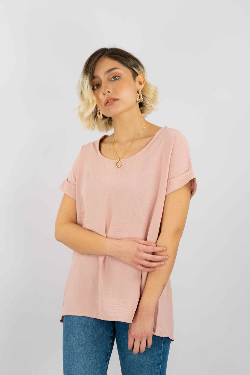 Blusa Tela Plana Con Botamanga Y Corte En Espalda