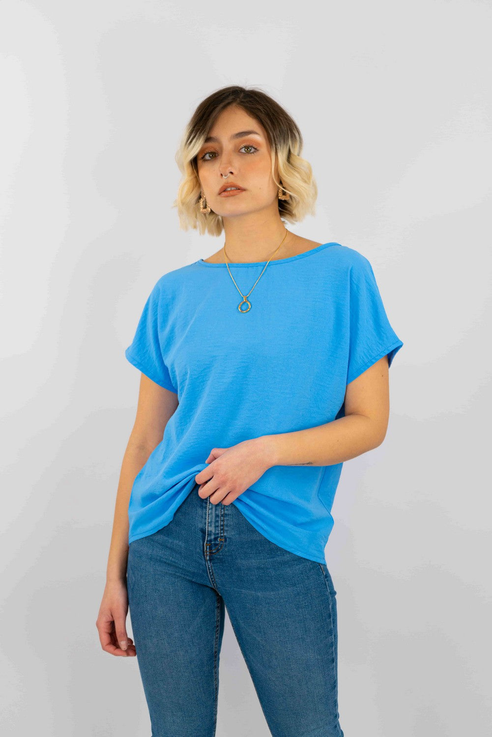 Blusa Tela Plana Con Corte Y Pliegue En Espalda