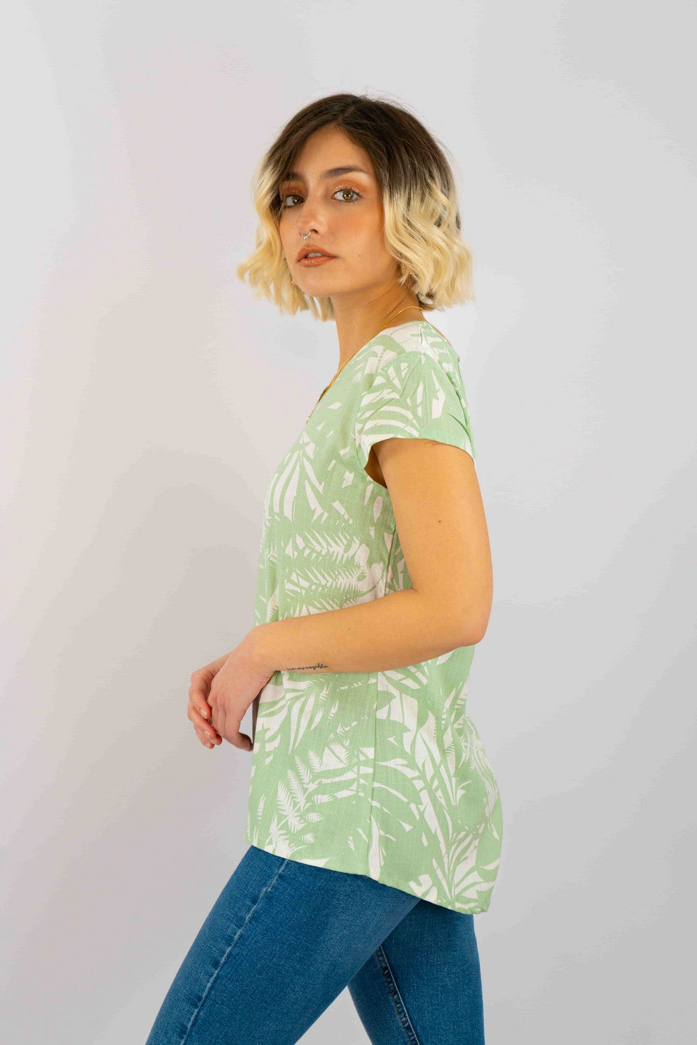 Blusa Similar Lino Estampado Con Traba En Espalda