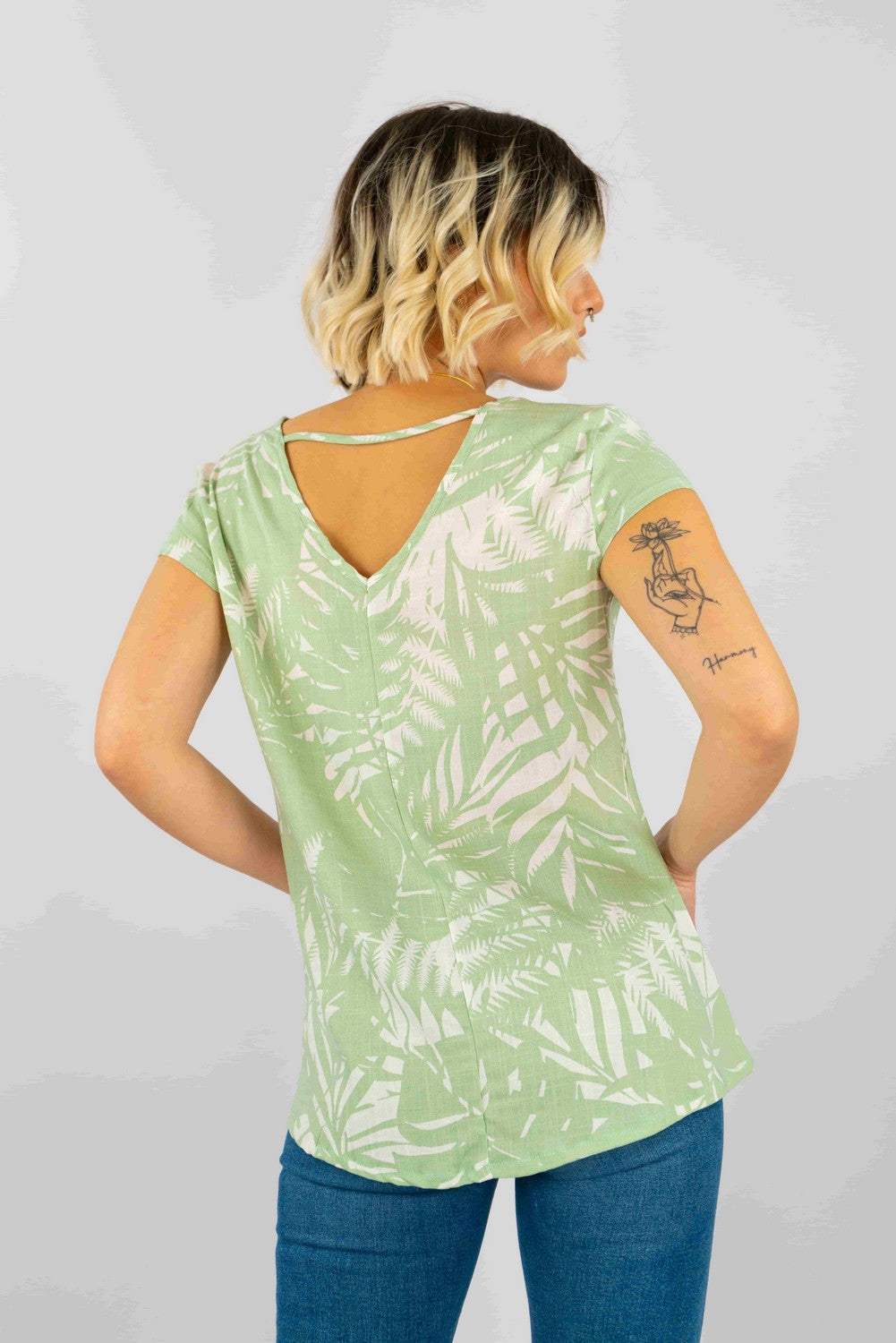 Blusa Similar Lino Estampado Con Traba En Espalda