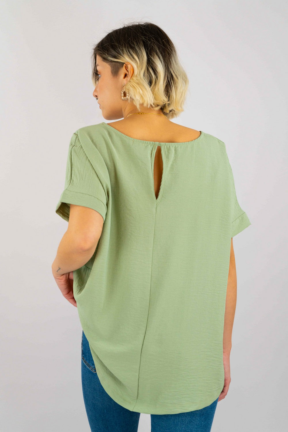 Blusa Tela Plana Con Recogido Y Amarra En Delantero