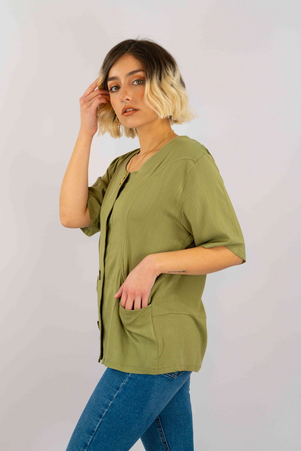 Blusa Similar Lino Con Bolsillo Y Botones