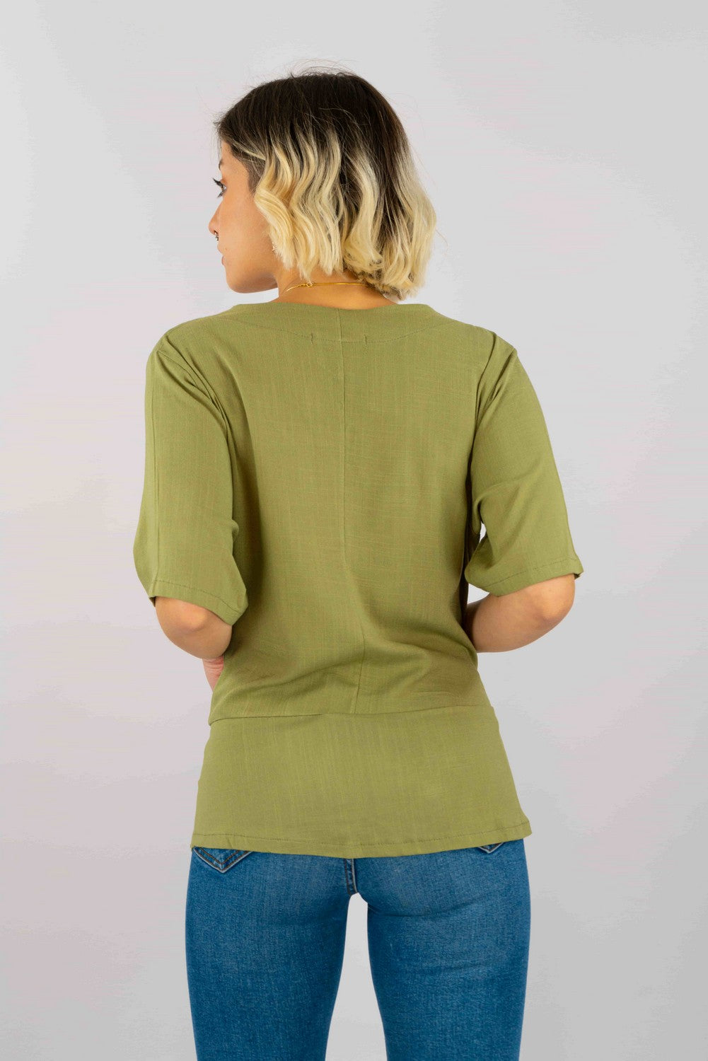 Blusa Similar Lino Con Bolsillo Y Botones