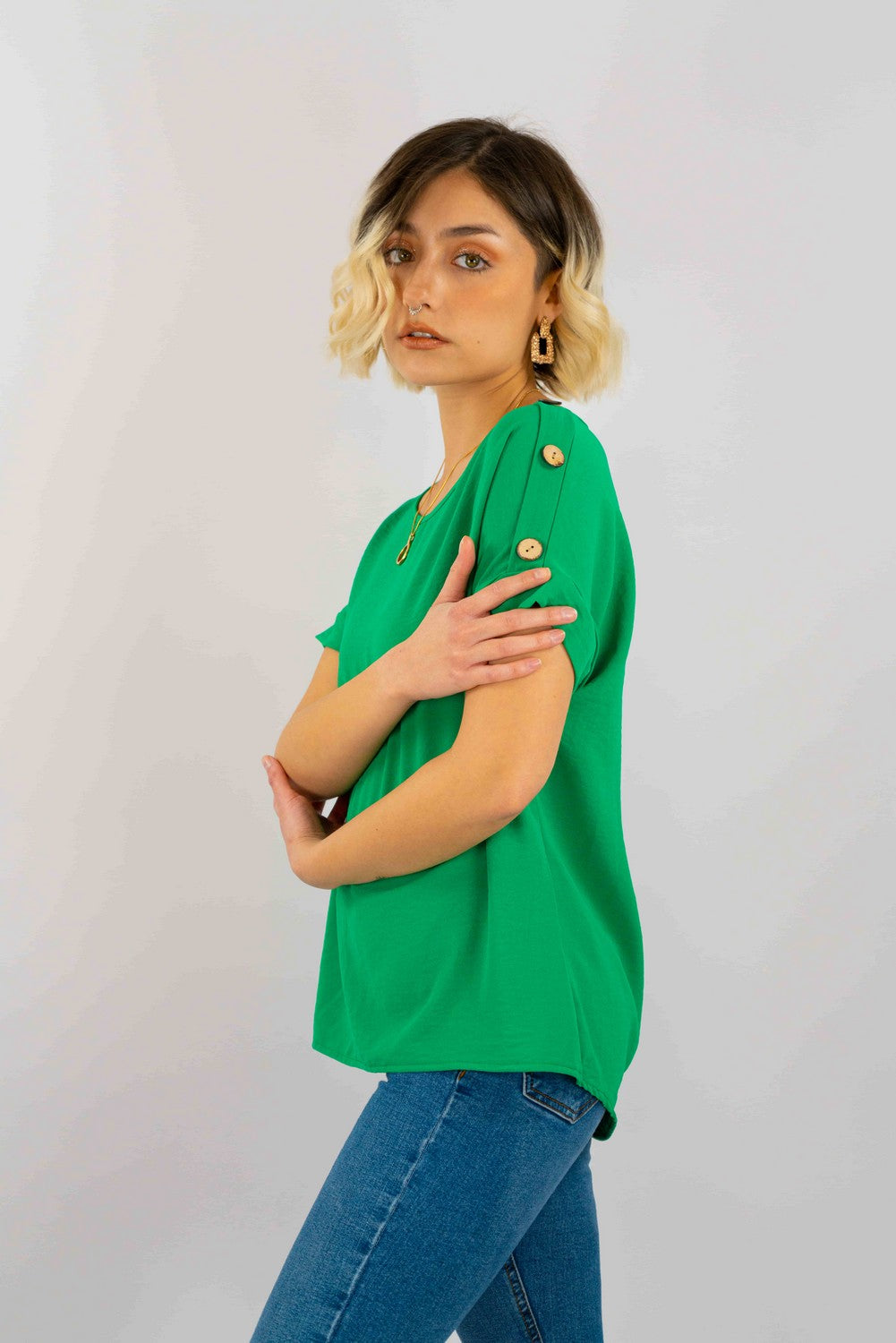 Blusa Tela Plana Aplicación Botones En Hombro