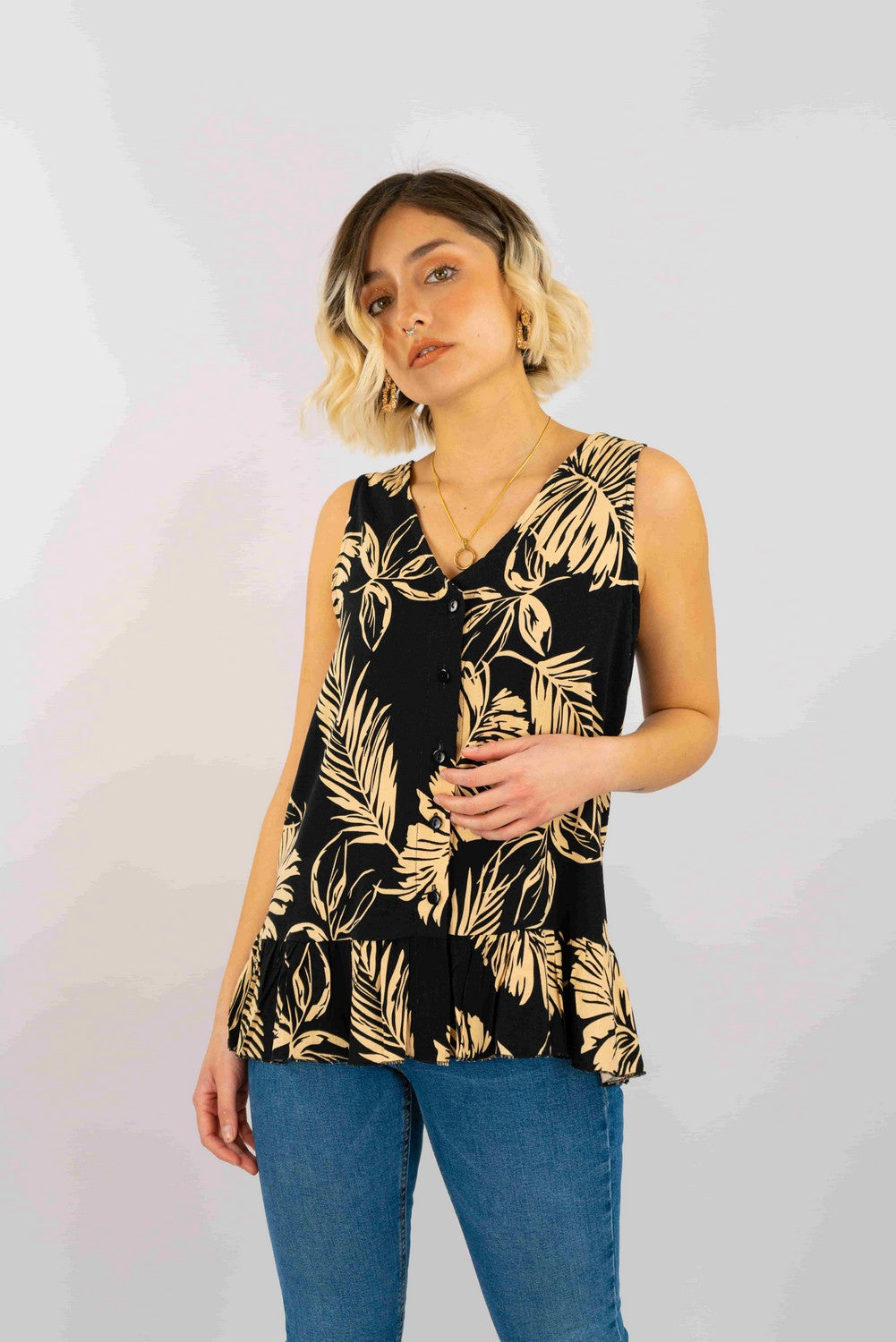 Blusa Similar Lino Estampada Sin Manga Y Vuelo En Ruedo