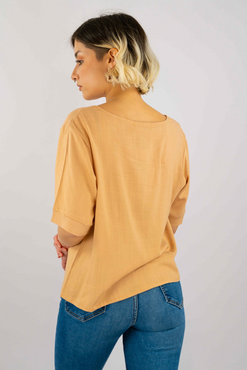 Blusa Similar Lino Con Amarra En Delantero